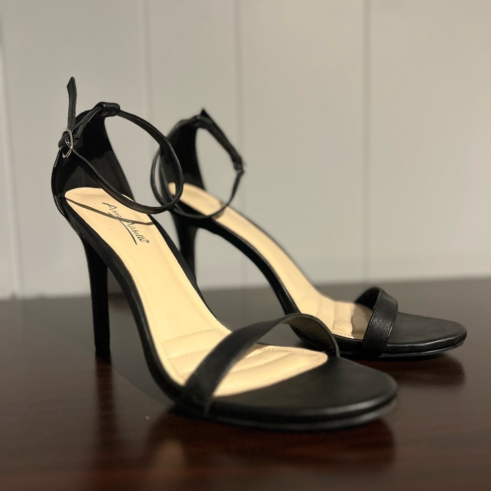 Anna Michelle Black Heels